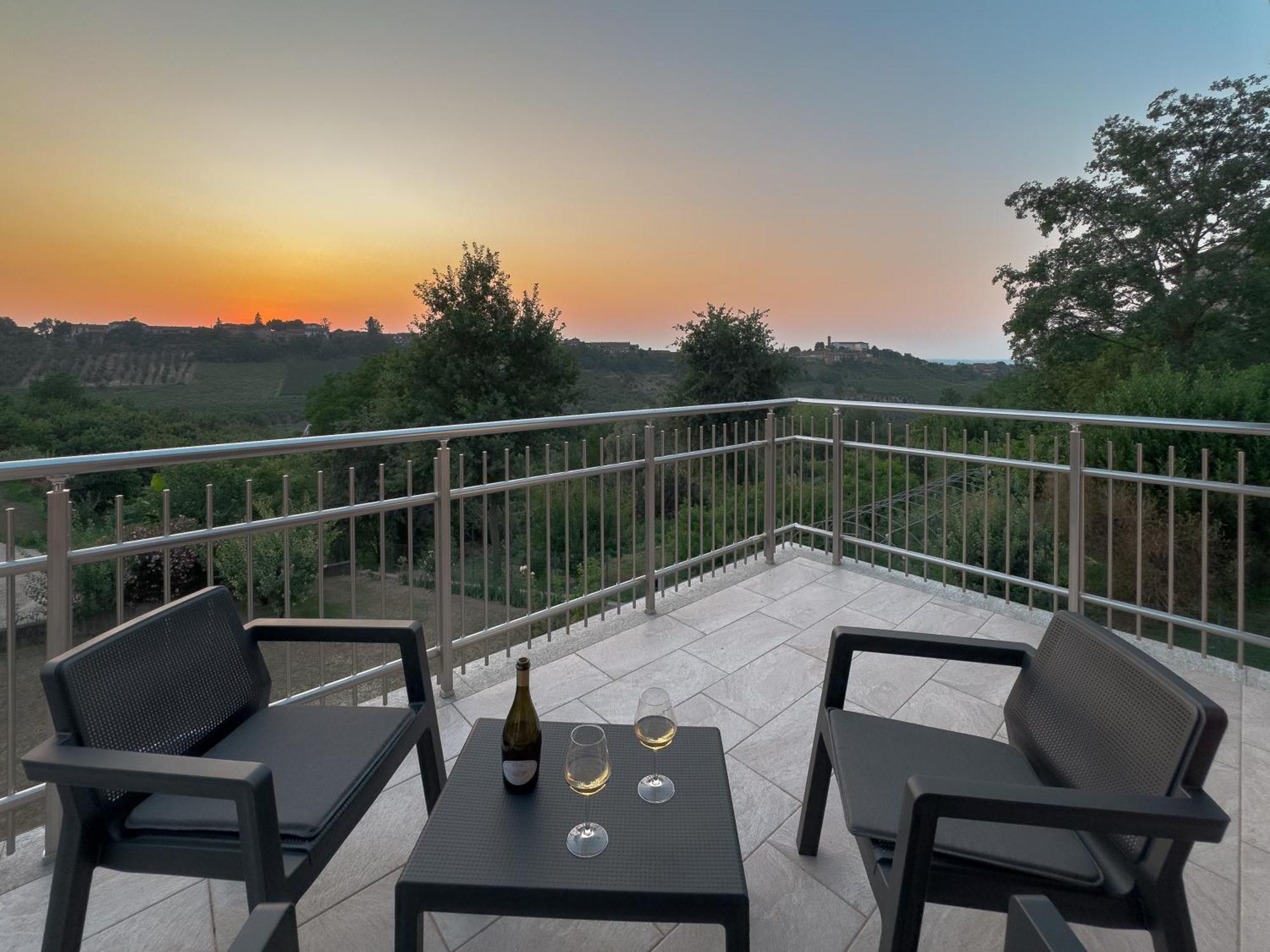 Roero Sunset Daire Govone Dış mekan fotoğraf